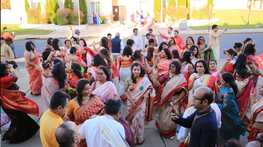 Kallol members during ‘sindur khela’ on Vijaya Dashami