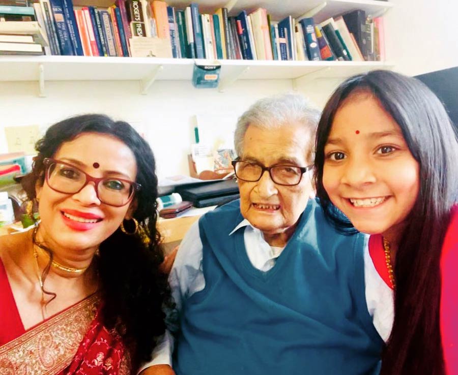 Writer, child-rights activist and actress Nandana Dev Sen, younger daughter of Nabaneeta Dev Sen and Amartya Sen, uploaded this photograph on Thursday on her Instagram handle with the caption: ‘To all of you who sent your Bijoya pranam to Baba, my father sends his heartfelt thanks, and his warmest wishes. May the year be filled with health, happiness, and equally important, the honoring of human rights across the world. 🙏🏾💐  #ShubhoBijoya #AmartyaSen #bijoyadashami #blessings #humanrights #humanity #WednesdayWisdom #peace #PeaceForAllWorld #wednesdayvibes #wednesdaythought #peacenotwar #peaceandlove #family #familytime’