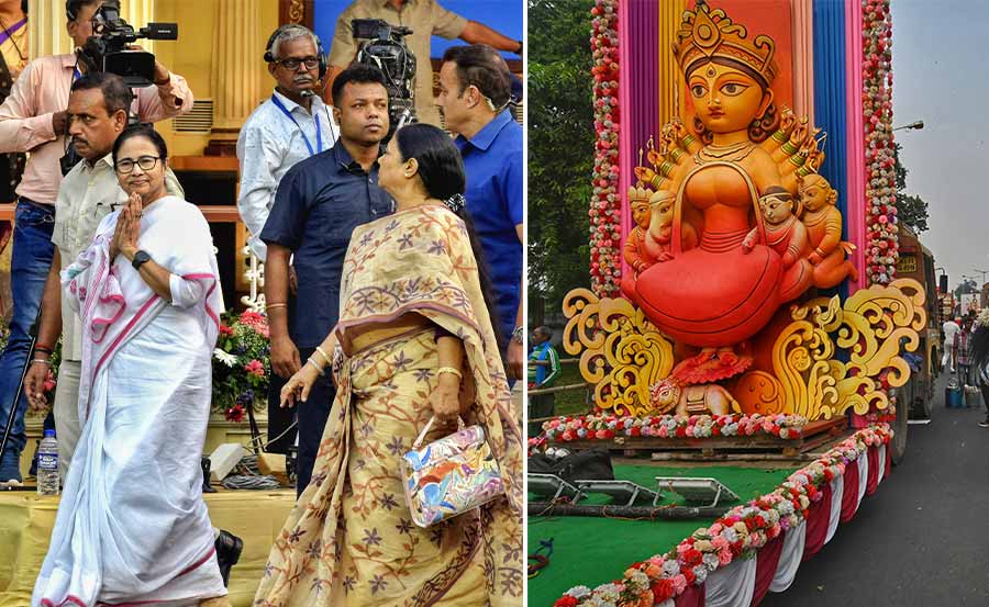 A little before 4pm, chief minister Mamata Banerjee and her sister-in-law arrived at the venue and the grand parade began