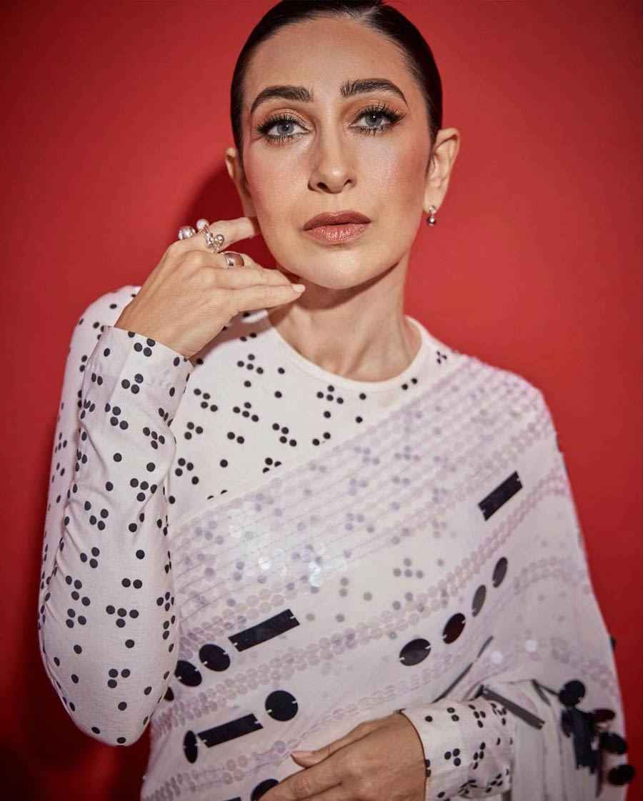 Karisma Kapoor looked stunning in a white-and-black sari and minimal makeup.