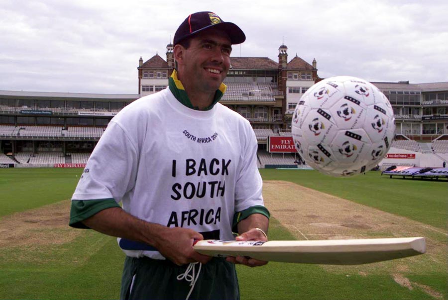 Hansie Cronje’s earpiece (1999): While Allan Donald’s running may have received the most condemnation from South Africans in the wake of the 1999 World Cup in England, it was Hansie Cronje, no stranger to controversy, who actually flouted the rules. During the Proteas’ match with India, Cronje used an earpiece on the field to communicate with the team’s then coach, Woolmer, in the dressing room. Sourav Ganguly spotted the infraction and reported it to the on-field umpires, who consulted the match referee and asked Cronje to remove his earpiece immediately