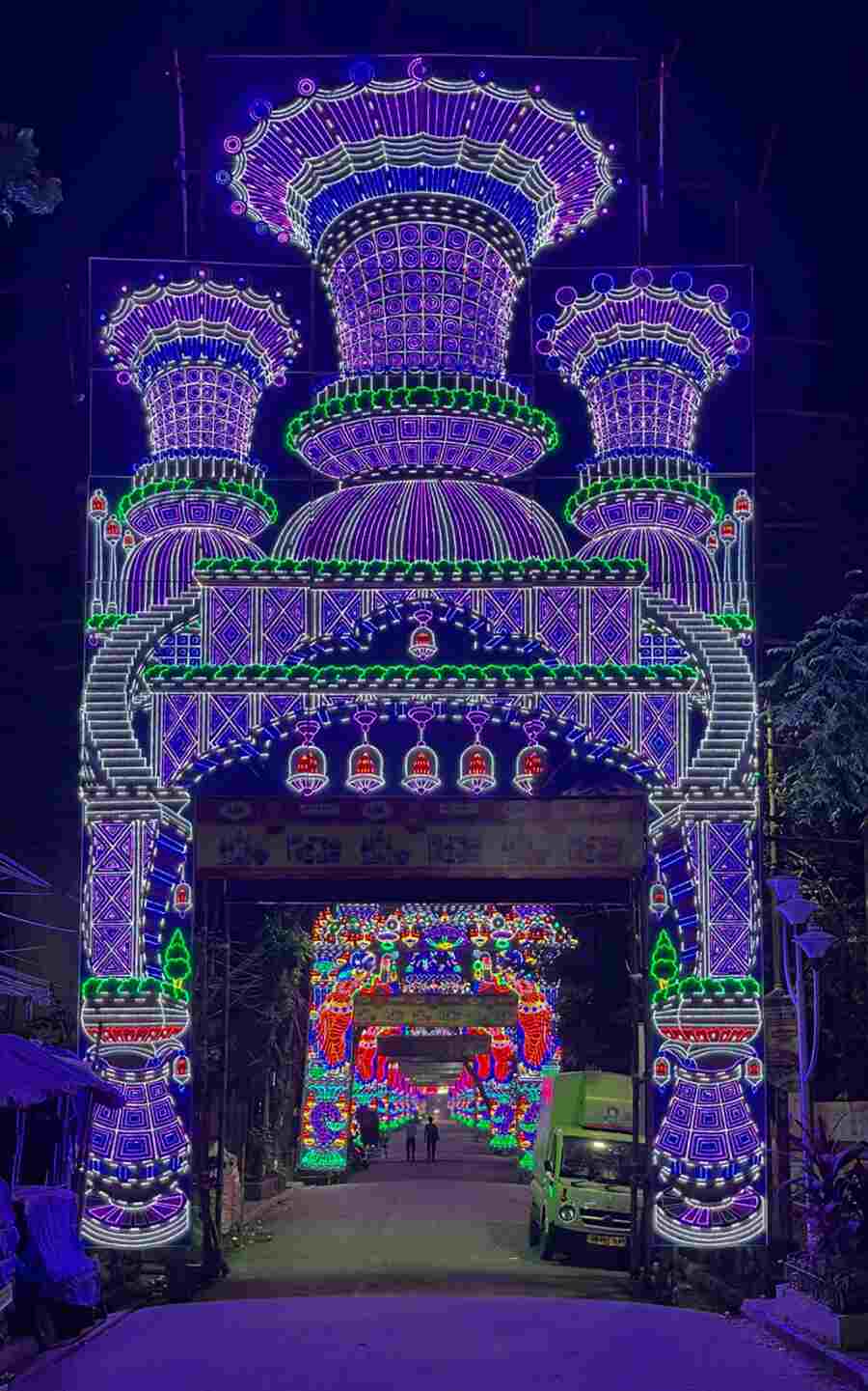 Lights on every street, Kolkata was at her dazzling best  