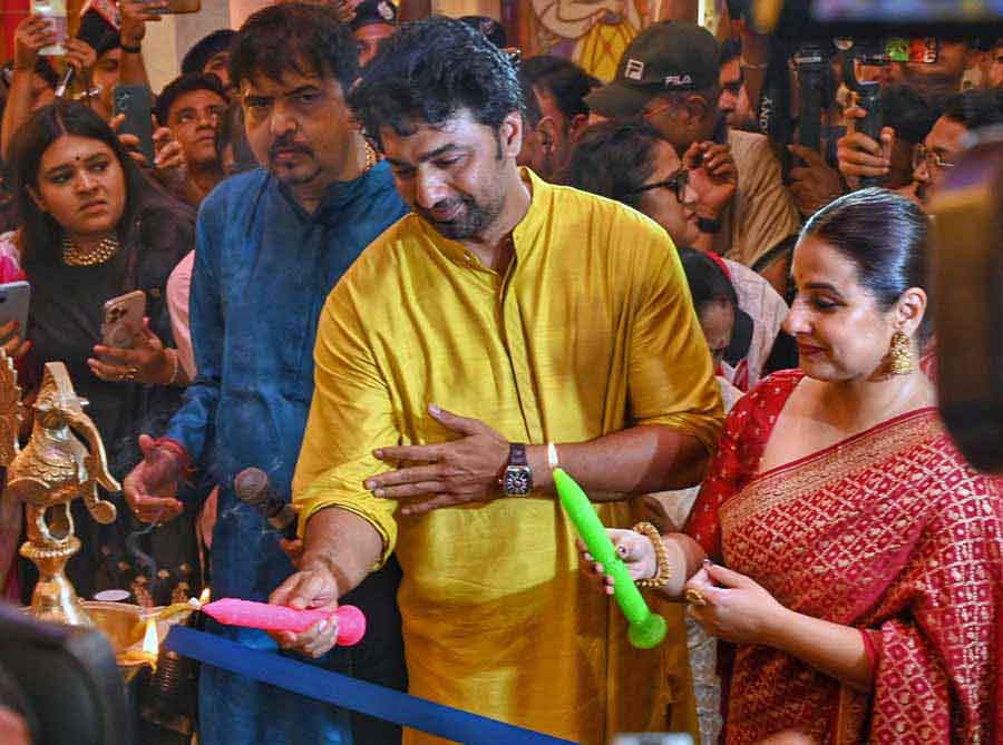 Dev and Vidya Balan inaugurated Sreebhumi Sporting Club a day before Mahalaya  