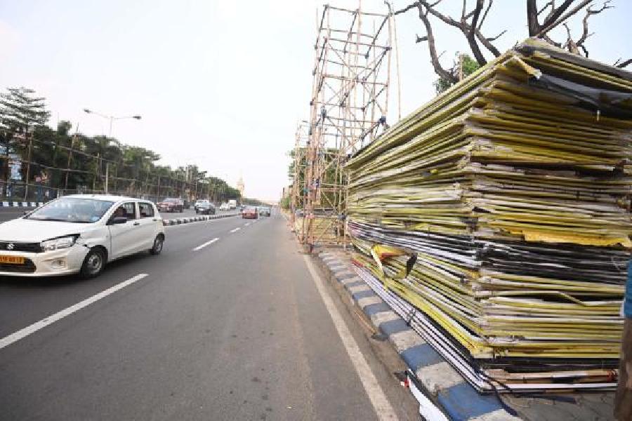 Hoardings and scaffolding dumped on a VIP Road footpath on Sunday