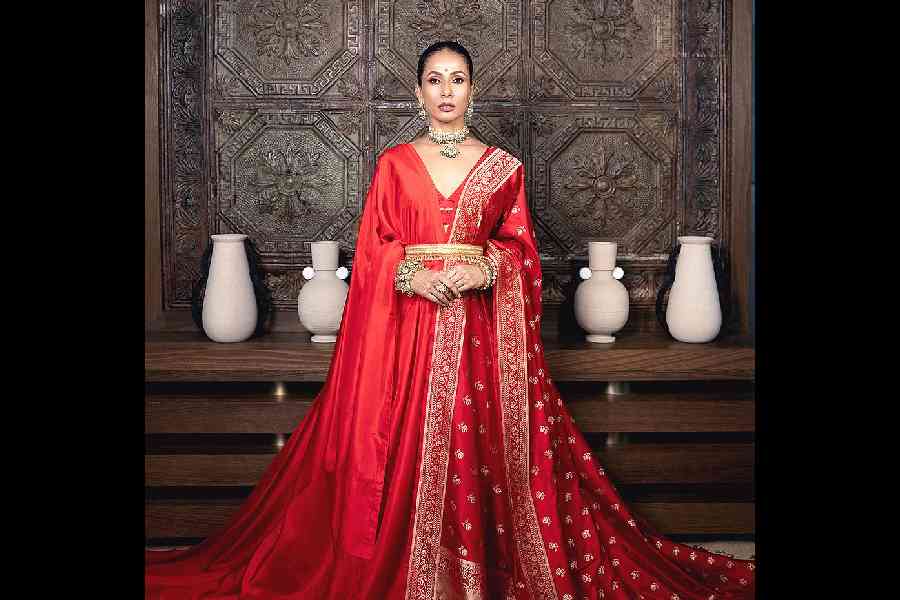 Ushoshi is stunning in festive red by Ekaya Banaras and Raniwala 1881 jewellery