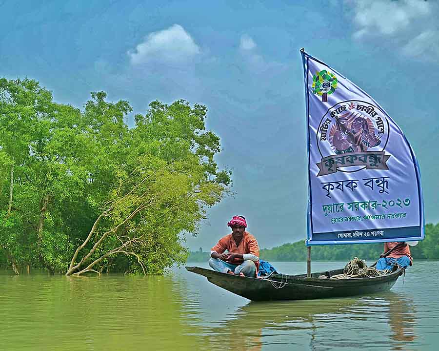 The district administration of South 24 Parganas organised Duare Sarkar camps at Gosaba Block. The banner was carried on boats to reach the remote islands  