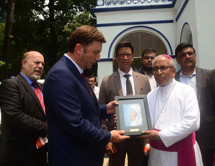 A delegation from The Republic of North Macedonia visited Kolkata and met the Archbishop at a function on Friday to pay homage to Mother Teresa. From left - Slobodan Uzunov, ambassador to India; Bujar Osmani, Foreign Affairs minister; Namit Bajoria, Honorary Consul of the Republic of North Macedonia in Kolkata; Archbishop of Kolkata, Thomas D'Souza handing over and framed picture of Mother Teresa to Osmani at a function at the Archbishop House in Kolkata along with Subrata Ganguly of Church Art 
