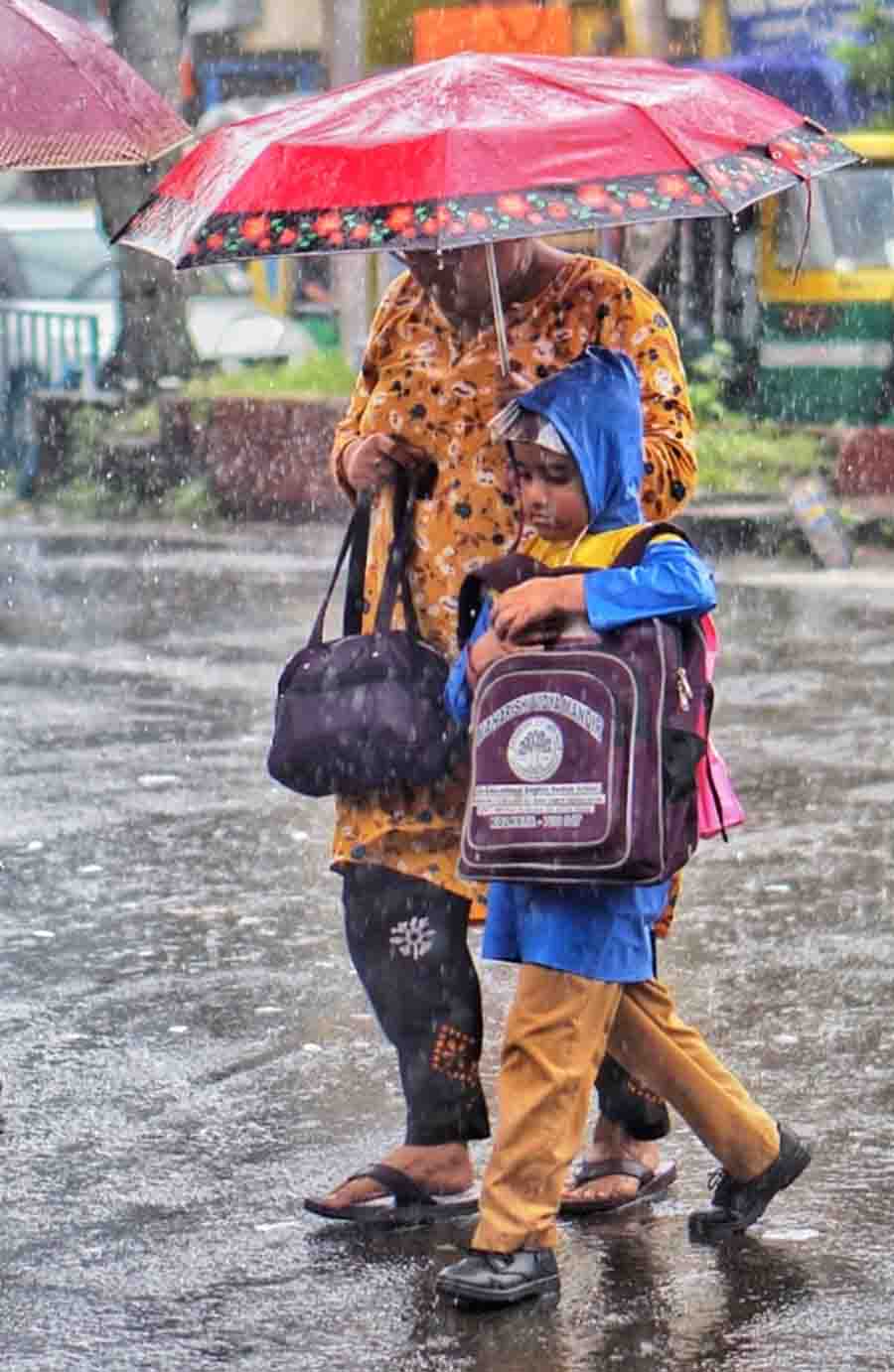 Several parts of the city received heavy rain since early Monday. Earlier, the IMD had predicted light/moderate fairly widespread to widespread rainfall/thunderstorm & lightning with isolated heavy rainfall activity over Gangetic West Bengal, Odisha and Andaman & Nicobar Islands between Sunday and Tuesday