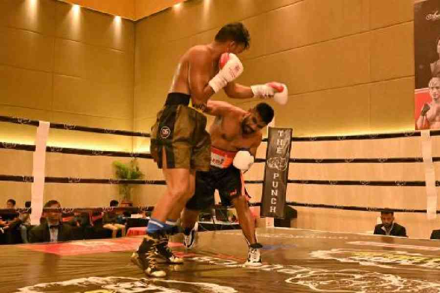 Vijendra Kumar and Samuel J. faced each other in the light heavyweight category. After an intense fight Vijendra was declared the winner