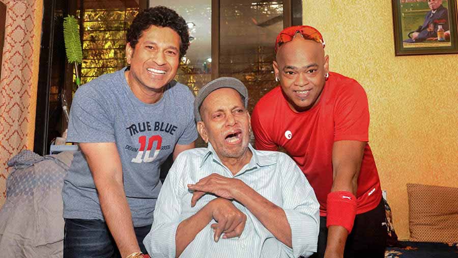 Ramakant Achrekar on practice: When in charge of mentoring special talents, it is easy to get carried away by the assumption that, eventually, the cream rises to the top. Thankfully for Tendulkar (as well as the likes of Vinod Kambli), Achrekar made no such assumptions. While the story of Achrekar placing a coin on Tendulkar’s stumps to make him value his wicket is already the stuff of legend, what is less well-known is how the coach used to make Tendulkar play two practice matches on most days, both of which saw the prodigious Mumbaikar bat but not field. Achrekar’s idea was that Tendulkar’s genius lay in his batting, which required him doubling down on as much match practice as possible. The lesson for us from Achrekar is to identify our strengths and hone them as often as we can, for nothing brings perfection quite like practice