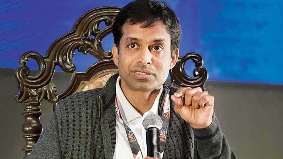 Pullela Gopichand on risk-taking: Not content with being India’s finest badminton champion since Prakash Padukone, Gopichand founded a badminton academy in his name in 2008. By mortgaging his own house! That was not the only risk the then 35-year-old took, for he accepted a donation of Rs 50 million from industrialist Nimmagadda Prasad on the condition that his academy produce at least one medal-winning player for India at the Olympic Games, something that had never happened before. Gopichand’s risk, however, paid off handsomely, with Saina Nehwal and P.V. Sindhu, both graduates of his academy, going on to clinch Olympic medals for India. When the commitment to one’s cause is complete, as it was for Gopichand, a risk is far more likely to bring reward than regret