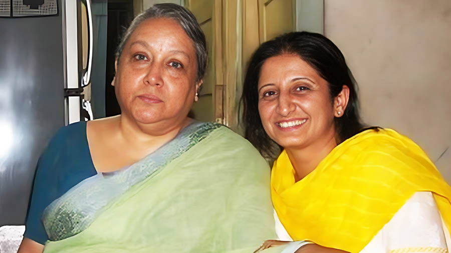 Jaya Misra, principal, Lakshmipat Singhania Academy, with her mentor Sumita Ghosh
