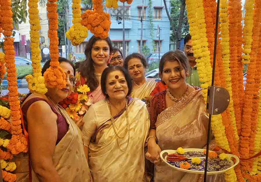 The inauguration of the boutique was done by veteran singer Haimanti Sukla. ‘Our mission is to give our customers that perfect design with superior quality. We aim to give great service, which would add value to our brand,’ said Ankita, co-owner of the label 