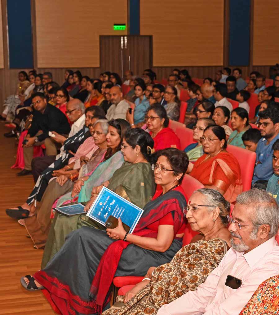 The evening was a well-coordinated effort of the school teachers and parents. Guardians, well-wishers and staff were present to enjoy an evening of music and soulful performances