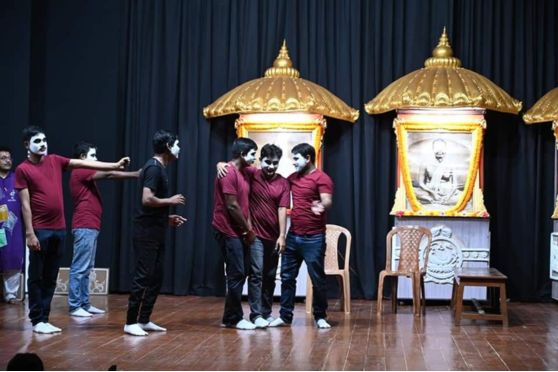 Ramakrishna Mission Vidyalaya has celebrated the Teachers'  Day in a befitting manner.  Vidyalaya parivar felicitated the retired staff members of Vidyalaya.  Students of classes XI and XII took first periods today. Teachers of the Vidyalaya staged a mime show and also a Geeti Alekhya.  A student of class VI paid his tribute to dedicated teachers in Sanskrit.  In the afternoon, a friendly football match was held between staff members and students.