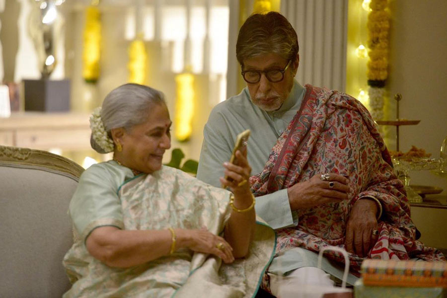 Amitabh Bachchan | Amitabh Bachchan shares his experience of shooting with  wife Jaya Bachchan, drops BTS - Telegraph India
