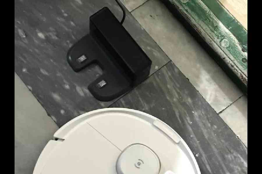 The charging unit for Ecovacs Deebot N8