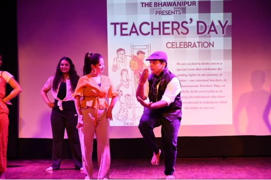 The students of the Bhawanipur Education Society College gifted their fellow teachers a Time Machine, as they put up a magical show on the theme of the Black & White era.