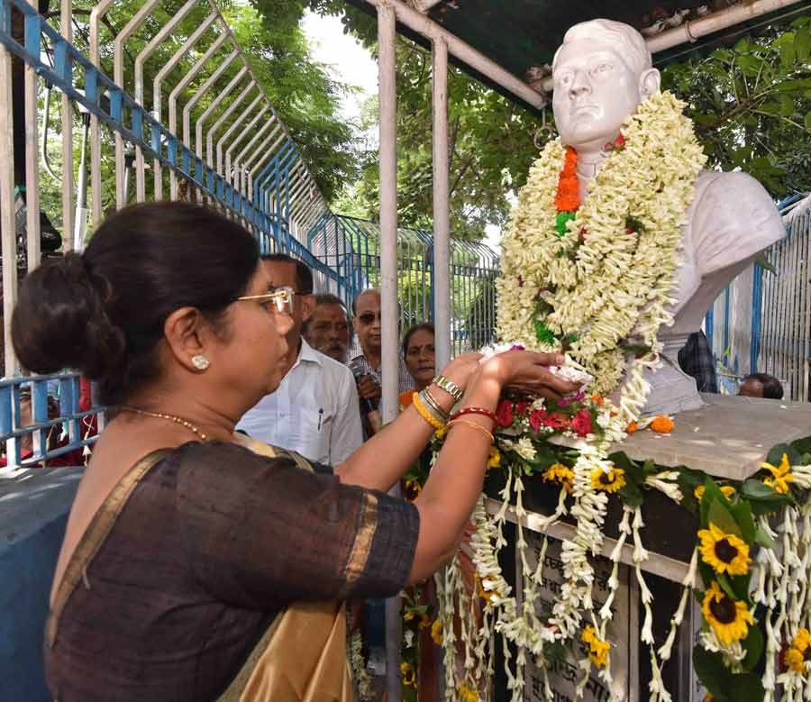 Minister of women and child development and social welfare Shashi Panja pays tribute to Bagha Jatin (Jatindranath Mukherjee) on Baleswar Day at Hedua Park in north Kolkata on Saturday