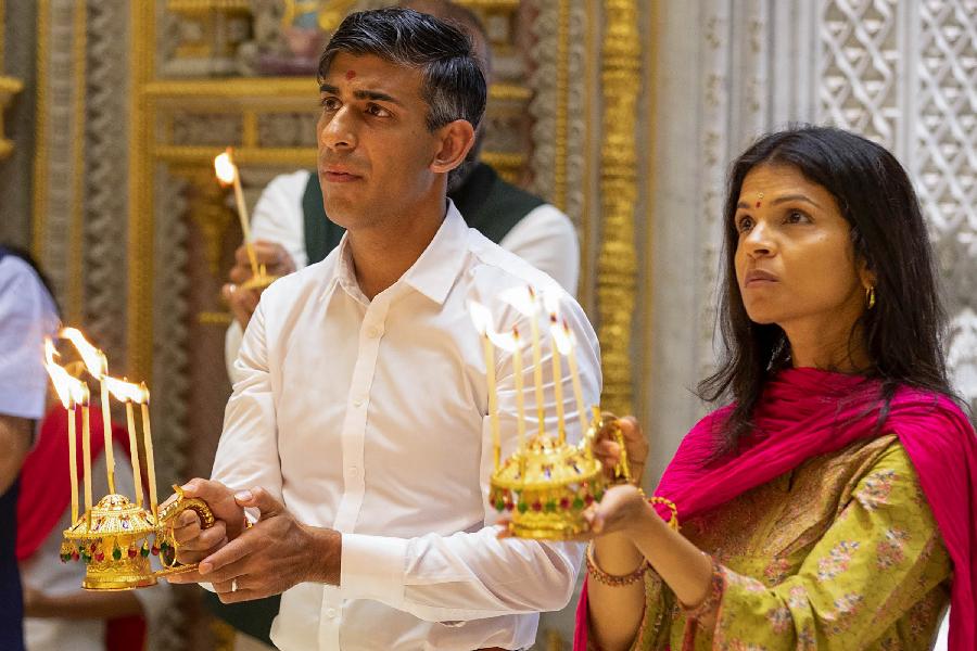 Rishi Sunak | British Prime Minister Rishi Sunak, wife Akshata Murty ...