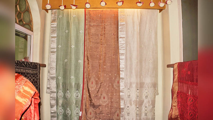 Chikankari saris at Byloom