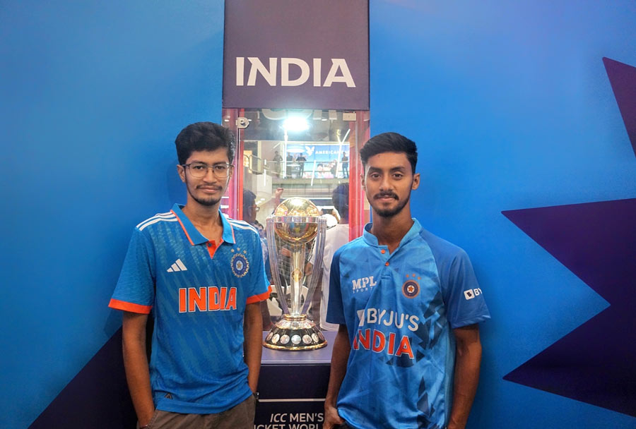 My Kolkata spotted friends from Behala, Arnab Pal, IT professional and Anirban Dhar, a final-year undergraduate student, in Indian jerseys. The ardent cricket fans got the news in the afternoon and hurried to South City Mall to catch a glimpse. Dhar said: “I was having my lunch when Arnab called me. I finished quickly and took out my jersey. Could not have missed this opportunity to get a picture with the trophy that our team is going to win again this time!” Sharing with us, Pal said, “The World Cup is a special feeling for cricket fans, so we had to come and see this”