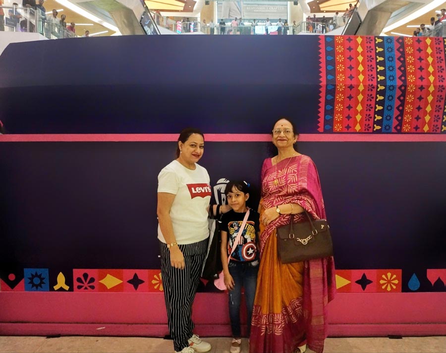 Love for cricket transcends all barriers of age and gender. The trio of a grandmother, daughter and granddaughter proved that exactly. Jhiki Banerjee from south Kolkata was at South City Mall with her daughter, Sayantony Patra and granddaughter, Aadhira Patra for Pujo shopping. But as soon as they got to know about the trophy event, they rushed to take a groupfie. Sayantony said: “My mother and daughter are cricket fans. Both of them now root for Virat Kohli. When they saw the trophy they jumped in joy.” Jhiki Banerjee exclaimed: “I have never seen a World Cup trophy from such close proximity!”