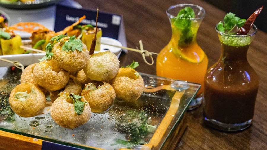 Panditji panipuri, which comes with two choices of water