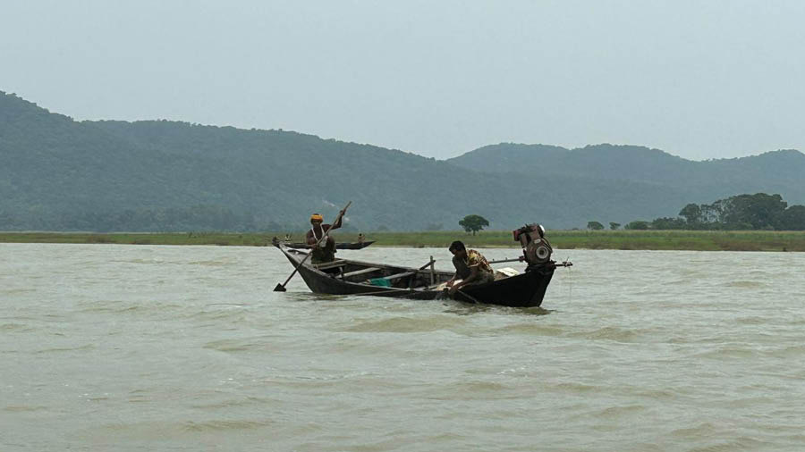 Fishermen on the Hirakud reservoir