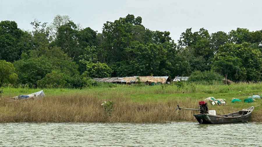Bat Island, which is also home to fishermen as well Indian Flying Fox Bats