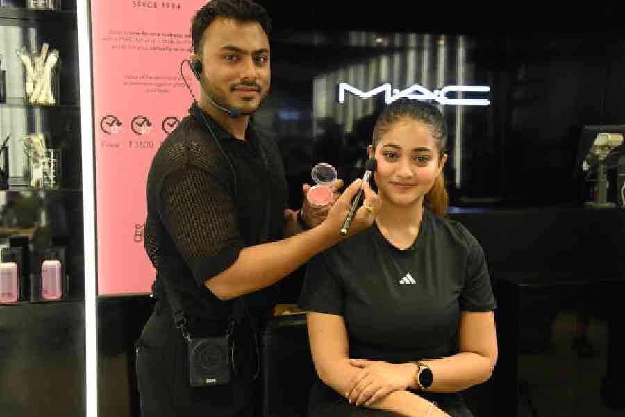 Makeup artist Bishal Singh enlightend the attendees with an array of makeup looks, from glam to dewy to matte, while sharing expert tips and tricks
