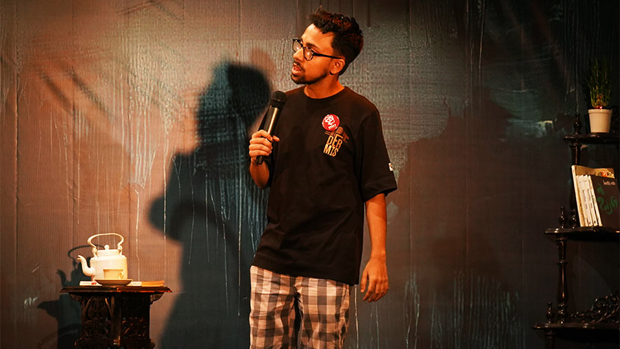 Comedian Shiladitya Chatterjee was the opening act of the night, warming up the crowd with his razor-sharp observations on Kolkata 