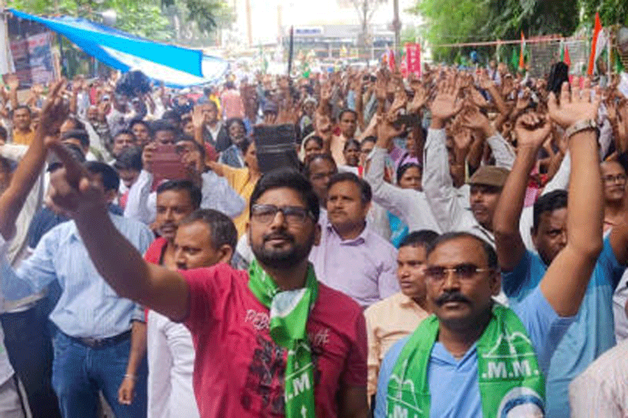 The INDIA bloc leaders and HEC employees during the protest in Ranchi.