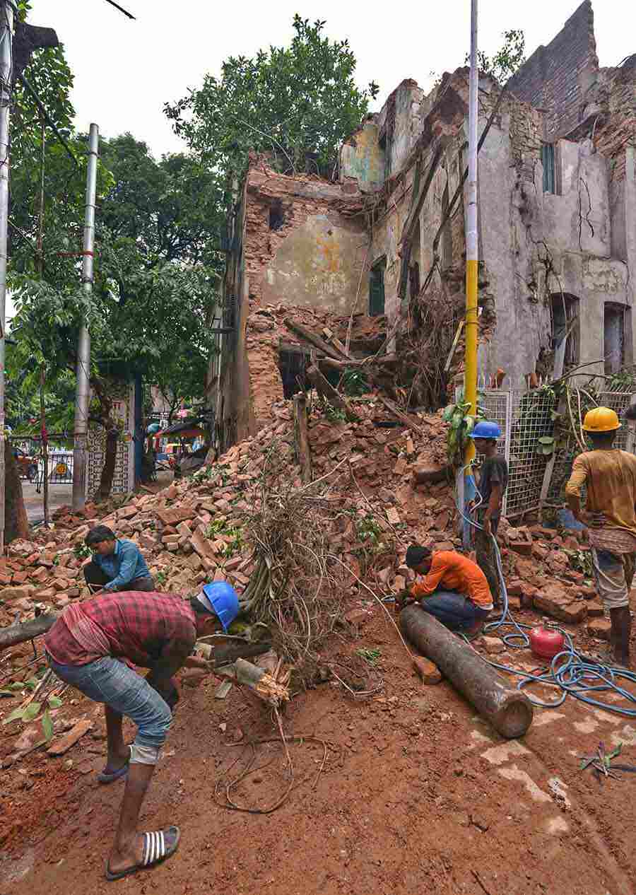 Kolkata Municipal Corporation workers demolished the remaining portion of a dilapidated building dangling dangerously on Bidhan Sarani Kolkata. The building had partly collapsed due to heavy rain 