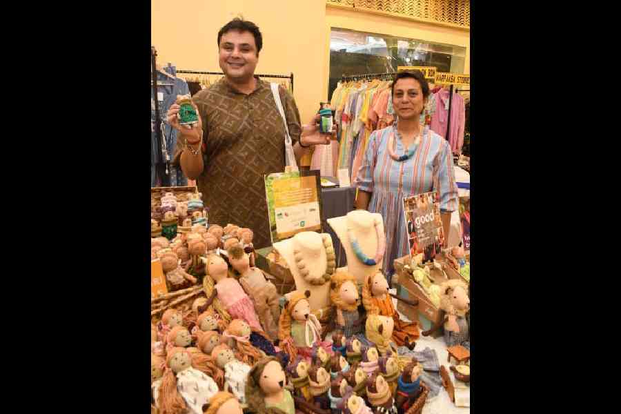 The Good Gift boasted of upcycled fabric dolls inspired by Indian stories. Suhas from The Good Life shared his journey of creating the brand and a foundation to upskill the local women of the Nilgiris, making them independent and creating sustainable products. Multidisciplinary artist Sujoy Prasad Chatterjee (left), whom we met at the stall, was all praises for this initiative and found it a refreshing change from the Westernised plastic dolls which are not able to connect with the Indian psychology.             @thegoodgiftdotshop (Instagram)
