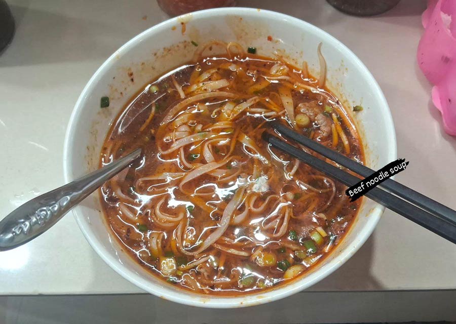 Beef Noodle Soup: Served in some of the food marts in Ben Thanh Market, this bowl of noodle soup hits the right spot. Although this noodle soup was originally white, I had asked the cook to make it spicy, lending it this reddish colour. Noodles, veggies, hot and spicy broth and chunks of beef. There was a comfort that came with this bowl of love and I slurped the hell out of it! 