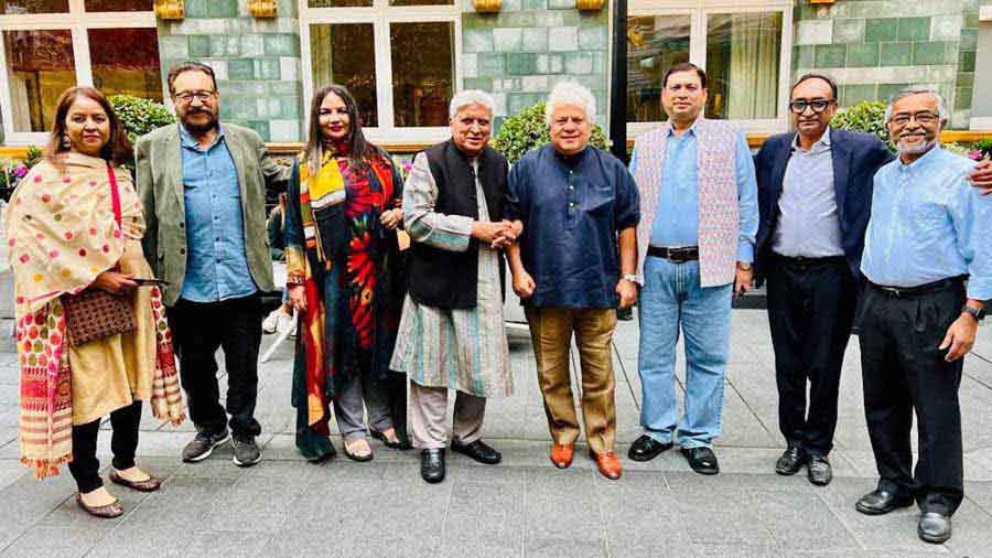Sundeep Bhutoria (third from right) with (L-R) Sangeeta Datta, Shekhar Kapur, Shabana Azmi, Javed Akhtar, Suhel Seth, Abhishek Khaitan and Soumilya Datta before a dinner at the House of Ming, in London