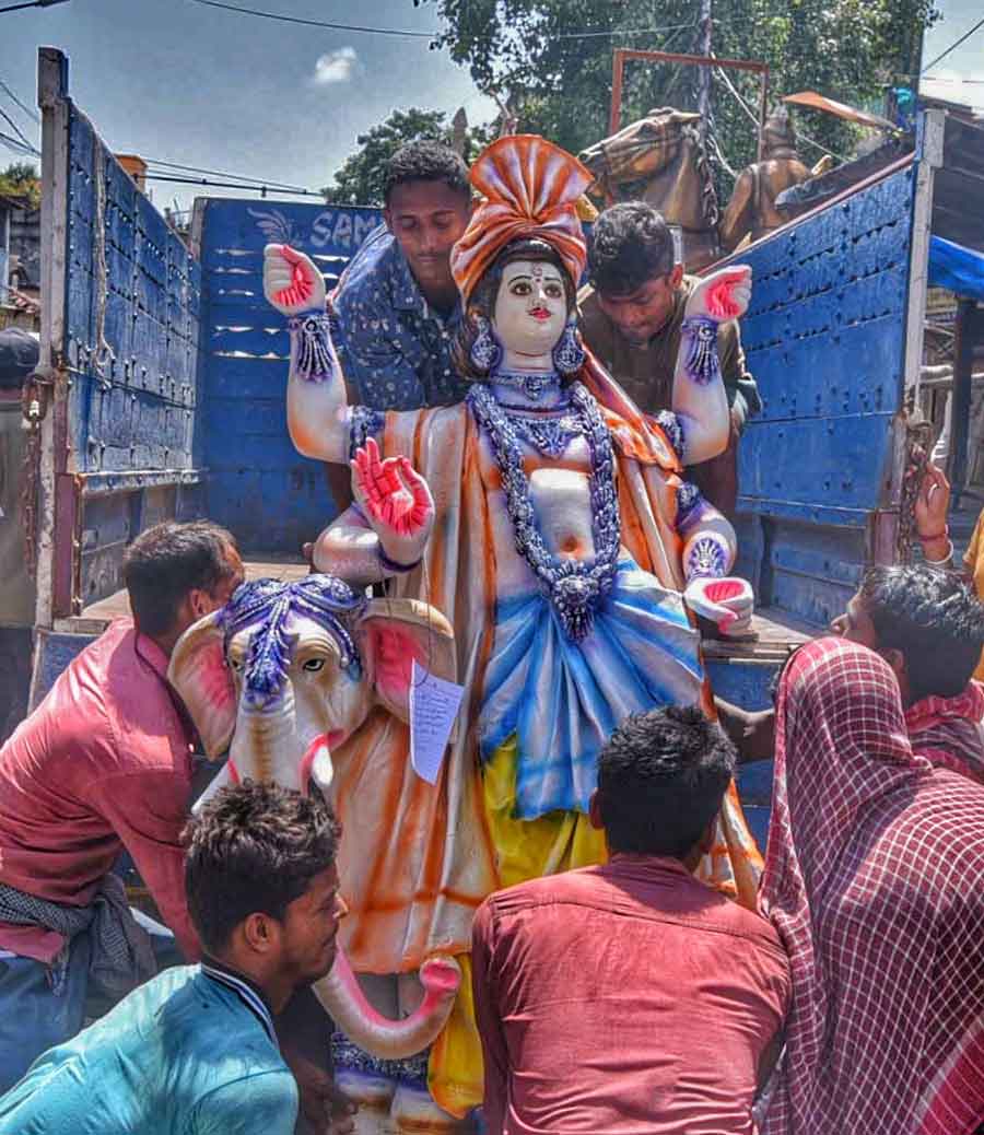 Labourers load an idol of Lord Viskwakarma at Kumartuli on a truck. Vishwakarma Puja falls on September 18 this year  