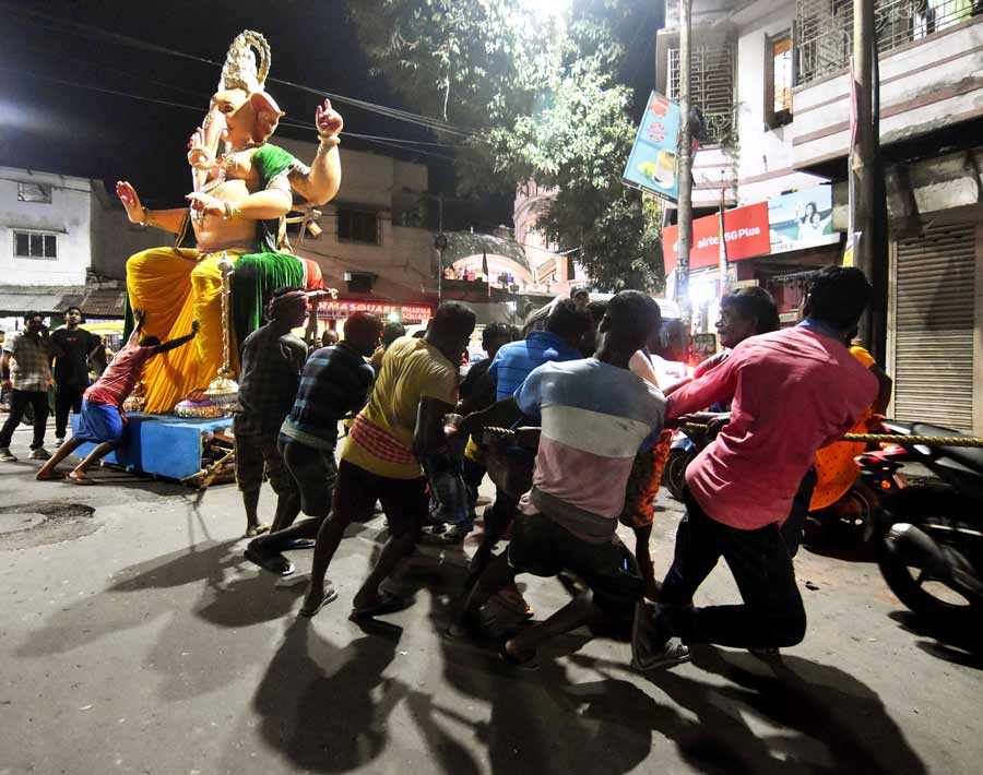 A gigantic statue of Lord Ganesh makes its way from Kumartuli deep into the night on Sunday. The 10-day Ganesh Chaturthi, also known as Vinayak Chaturthi or Ganeshotsav, starts on Tuesday this year. It commemorates the birth of the Hindu god
