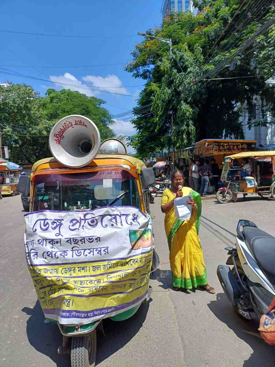 The vector control team of Kolkata Municipal Corporation continued with its daily awareness programme against dengue and malaria on Monday