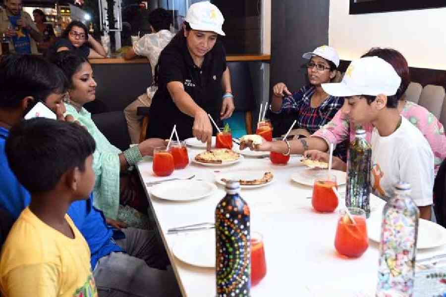 Kids were served yummy Italian food after the painting workshop. The sumptuous meal comprised traditional Italian pasta, pizza and desserts. The glass bottles were provided by the consulate general of Italy in Calcutta
