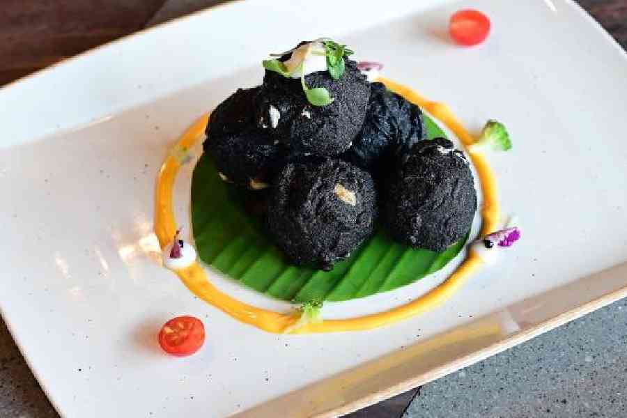 Charcoal Crushed Dahi ke Sholey: Do not get intimated by the name, this starter has hung curd prepared with a unique blend of spices and served in a charcoal dusted crust. We loved the contrasting colour combination of this item