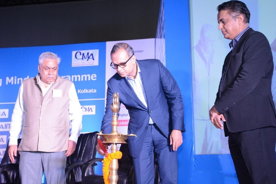 (From left) Sanjay Grover, director, All India Management Association (AIMA); Shrinivas V Dempo, president, AIMA; and TVS Shenoy, president, Calcutta Management Association (CMA), at The Shaping Young Minds Programme at IIM Calcutta