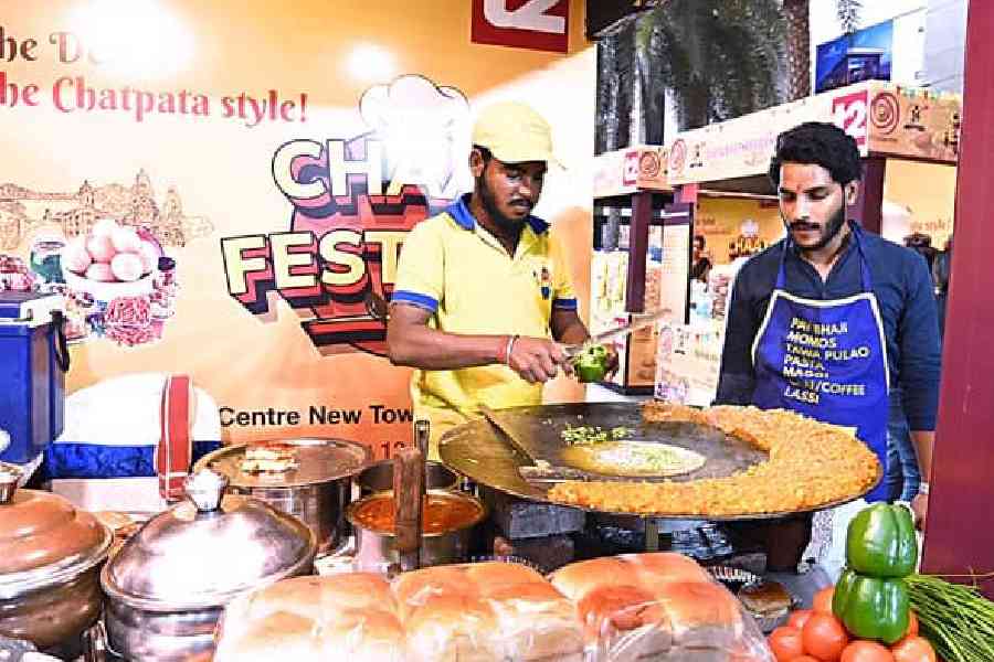 Agarwal's Pav Bhaji attracted the crowd with their aromatic pav bhaji cooked in extra butter. Agarwal's regular pav bhaji was available at Rs 120 and special pav bhaji at Rs 180.