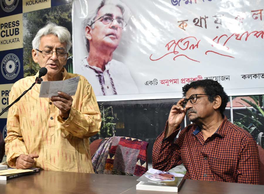 Singer Protul Mukhopadhyay and filmmaker Goutam Ghose at the release of the book ‘Kathaye Kalame’ on the occasion of the singer’s 82nd birthday at Press Club, Kolkata, on Wednesday