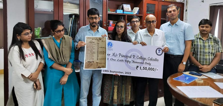 The Bhaktivedanta Research Centre presented an endowment of Rs 1,50,000 to the department of sociology, Presidency University. The endowment was created in the name of Kedarnath Dutta, better known as Bhaktivinode Thakur, who was a famous spiritual leader and social reformer of Bengal in the 19th century