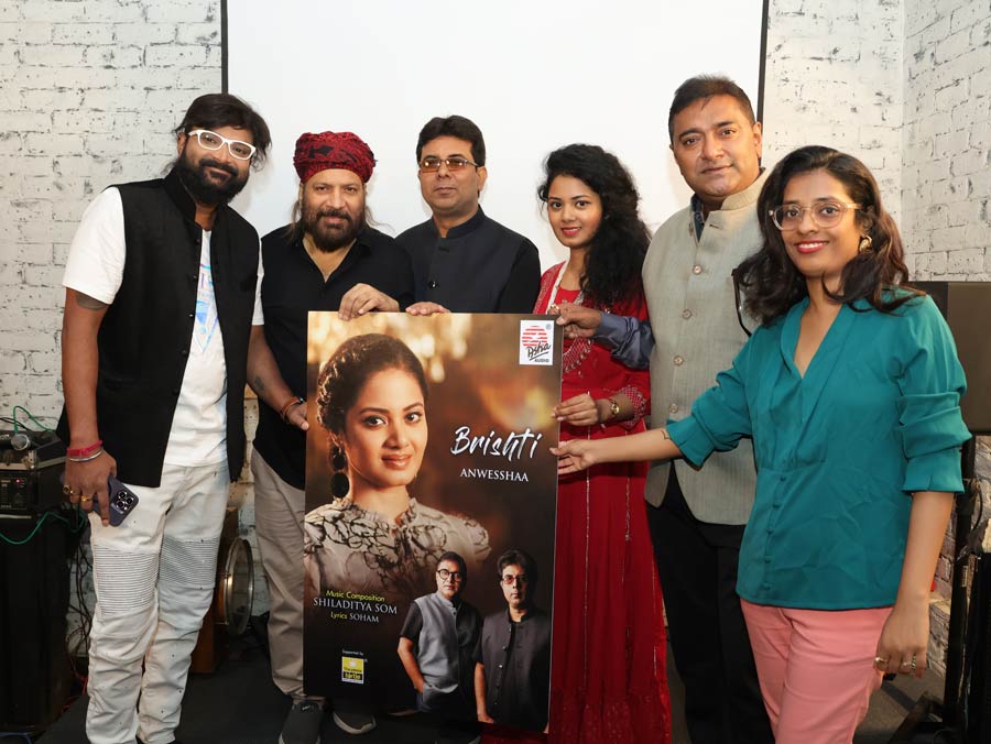 (From left) Soham Majumdar, Debojyoti Mishra, Som Chakraborty, Anwesshaa, Shiladitya Chaudhury and Apeksha Lahiri at the launch of Asha Audio’s ‘Pujor Gaan’ ‘Bristi’ 