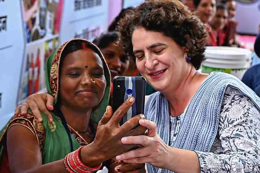 Priyanka Gandhi | ‘Don’t Get Diverted By Hype’: Priyanka Gandhi At ...