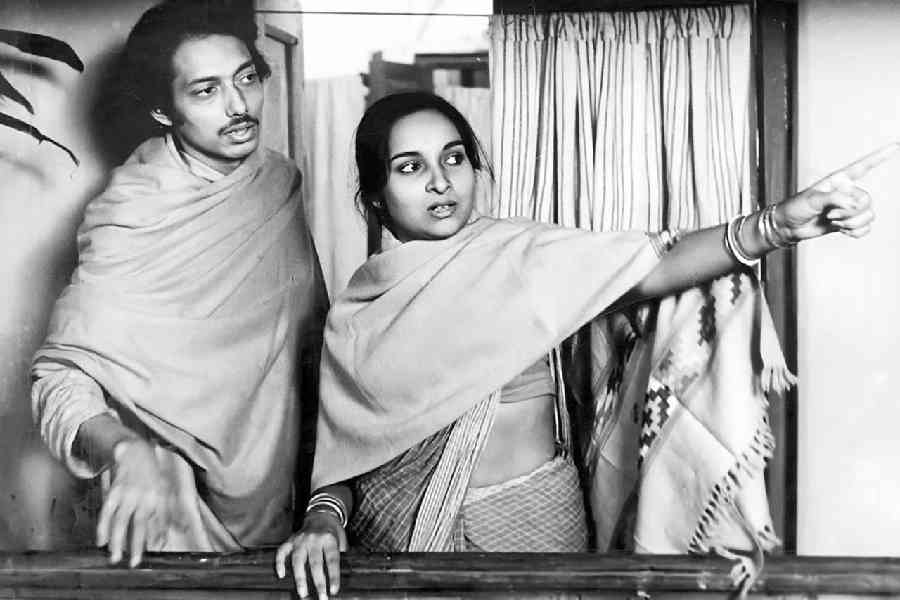 Anjan Dutt and Mamata Shankar in Kharij