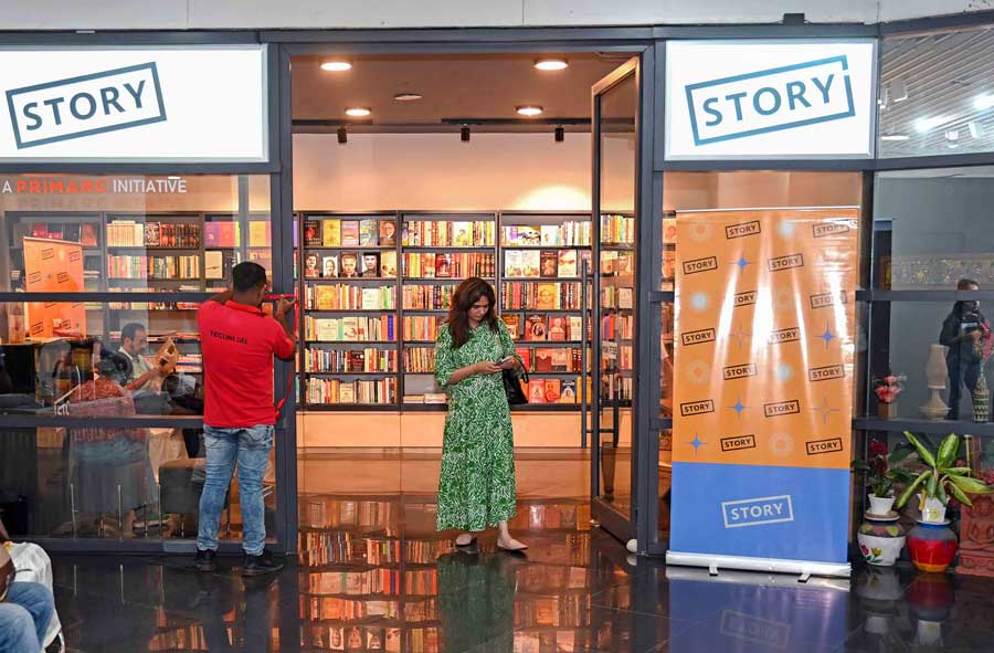 After making waves with their new store in Salt Lake, STORY opened doors in Nazrul Tirtha, New Town on September 22. The outlet will boast a wide collection of books, along with toys, art materials and stationery, embodying the delightful inventory that STORY is known for